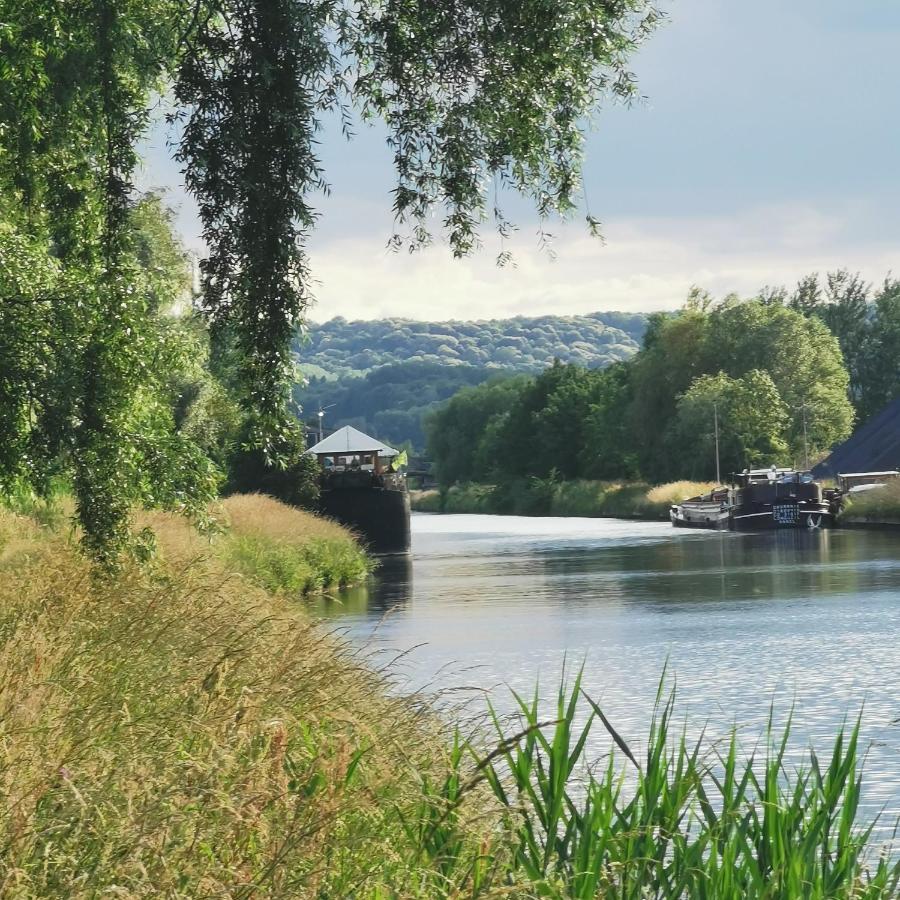 Bateau Entre Lille Et Paris Acomodação com café da manhã Thourotte Exterior foto